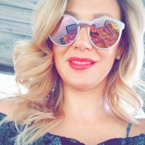 Meet your Posher, Stacy